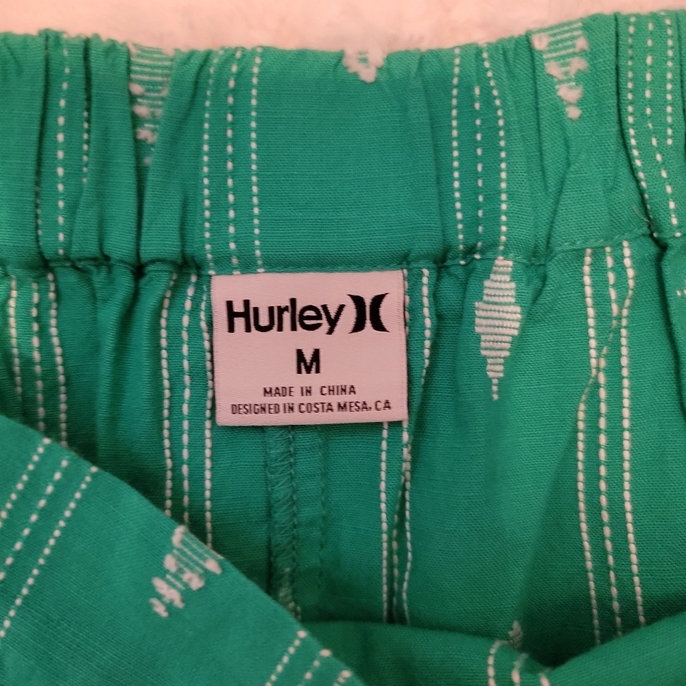 Hurley Green Mini Skirt with White Accents - Picture 5 of 9